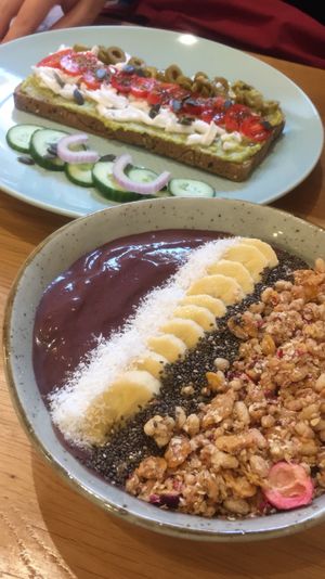 Energy Bowl and Avocado Toast with vegan Feta at Happy Blender in Athens