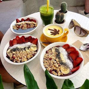 Very cool açai bowls 😎🌵 at Happy Blender in Athens