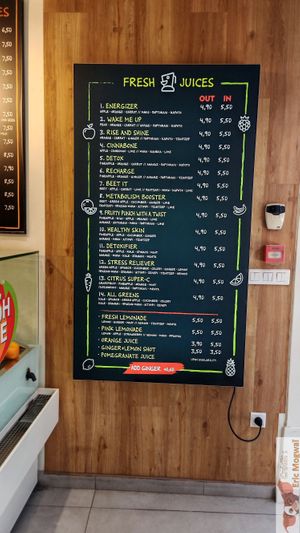 Fresh juices menu at Happy Blender in Athens
