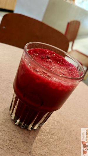 Metabolism booster : beet, green apple, cucumber, ginger and lime at Happy Blender in Athens