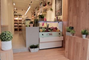 Happy Blender is a Juice bar located just a heartbeat away from the Ancient agora.
We combine fresh fruit and vegetables to make our delicious juices right in front of your eyes. at Happy Blender in Athens