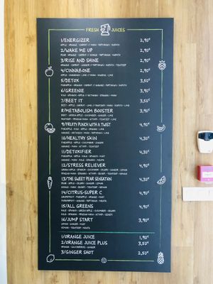 Fresh juices at Happy Blender in Athens