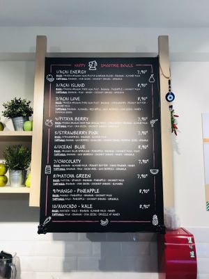 Happy smoothie and açai bowls at Happy Blender in Athens