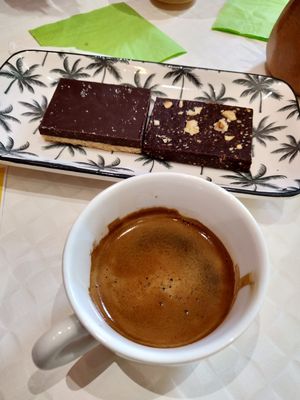 PB & hazelnut bars at Happy Blender in Athens