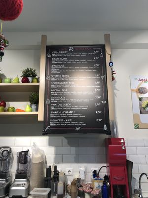 Smoothie bowl menu at Happy Blender in Athens