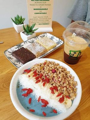 Ocean blue bowl
Raw vegan sugar free bars 
Iced espresso coffee  at Happy Blender in Athens