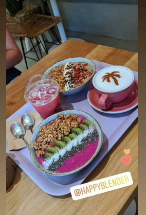 Pitaya bowl
Chocolaty bowl 
Pink latte hot 
Pink latte Iced  at Happy Blender in Athens