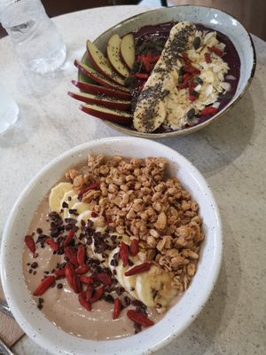 Smoothie bowls at Happy Blender in Athens