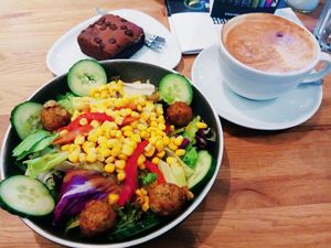 Falafel salad (small), cappuccino and vegan brownie at Mischbar in Nuremberg