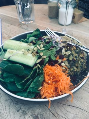 Evergreen bowl at Mischbar in Nuremberg