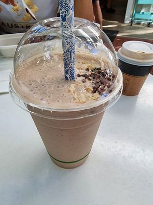 Charlie Brown smoothie 😋 at 27 Degrees in Palm Cove