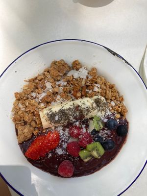Acaia vegan granola bowl at 27 Degrees in Palm Cove