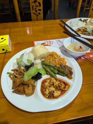  at Leshan Giant Buddha 乐山素食餐厅 in Leshan