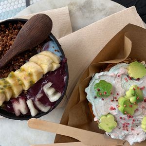 Açai Bowl and Philadelphia Toast at Vegan Bowls in Barcelona