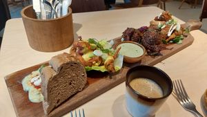 Borrelplank at GYS - Amsterdamsestraatweg in Utrecht