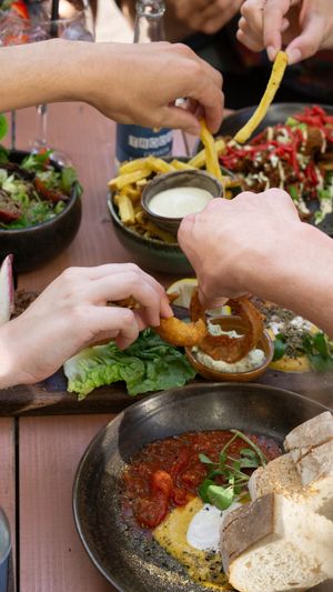 Sharing snacks and food at GYS - Amsterdamsestraatweg in Utrecht