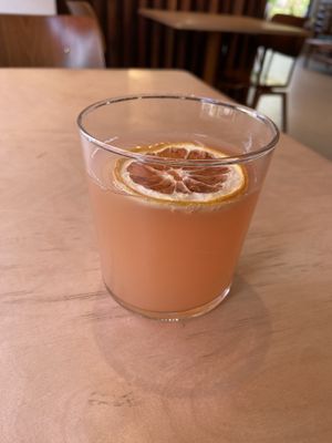 Grapefruit/pear/melisse juice: very good. Tastes mainly of pear.  at GYS - Amsterdamsestraatweg in Utrecht