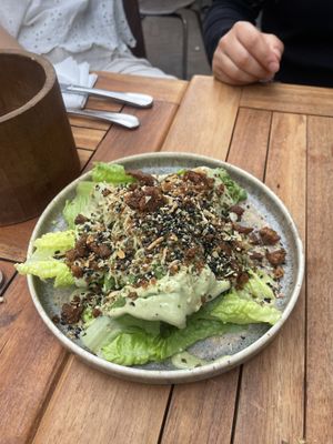 Ceasar salad
Miso caesar dressing, Romeinesla, trash furikake, no waste croutons. While tasty, this is a mess to eat. Lettuce leaves are left whole. 11.95 is debatable   at GYS - Amsterdamsestraatweg in Utrecht