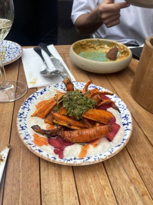 Ajo blanco
Amandel crème, BBQ wortel, amandel-sjalot vinaigrette, gefermenteerde wortel, magnolia  at GYS - Amsterdamsestraatweg in Utrecht