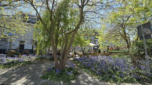 Outdoor seating at GYS - Amsterdamsestraatweg in Utrecht