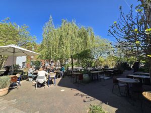 Outdoor seating at GYS - Amsterdamsestraatweg in Utrecht
