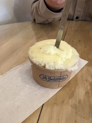 Ananas   at La Gelateria in Sao Miguel