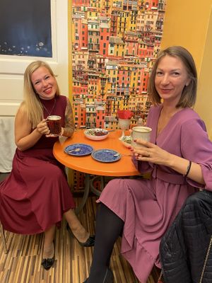 Kakao in clay mugs that were crafted in the same building the cafe is in at Gildi Toidukoda Metsikud Maitsed in Parnu