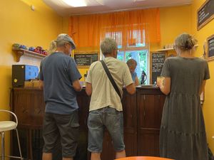 Busy hour  at Gildi Toidukoda Metsikud Maitsed in Parnu