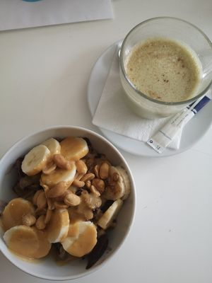 Matcha latte with oat milk and peanut butter and banana acai bowl at Citrus Coffee in Caldas Da Rainha