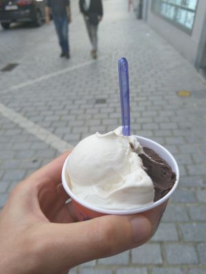 Banana & chocolate at Gelateria Da Vinci in Bruges