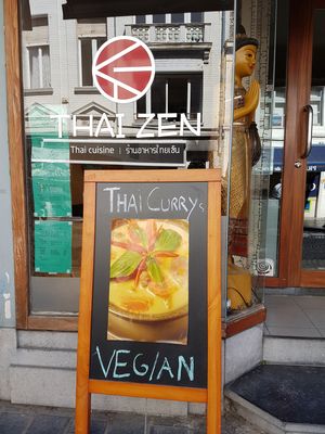 Street sign veg/an at Thai Zen in Bruges