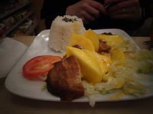 Vegetarian duck with mango and rice at Formosa Food in Vienna