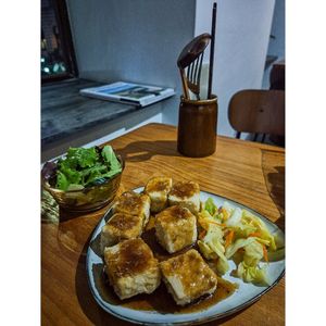 Frittierter Tofu mit taiwanesischem Kimchi at Formosa Food in Vienna