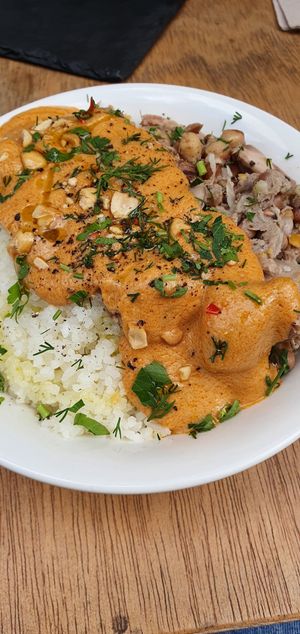Vegan mafé bowl at Table Metis in Paris