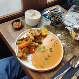 Vegan mafé at Table Metis in Paris