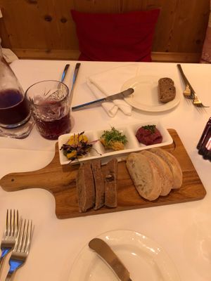 3 hummus entree at Almhof in Hinterthal