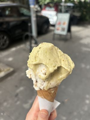 Pistacchio e mandorla vegan  at Gelato San Lorenzo in Rome