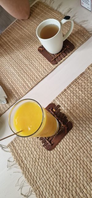 Mango juice and Ice Tea with fermented pineapple at Camino al Sol in Havana