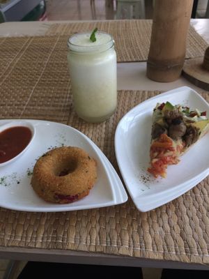 Pineapple juice, falafel and tart at Camino al Sol in Havana