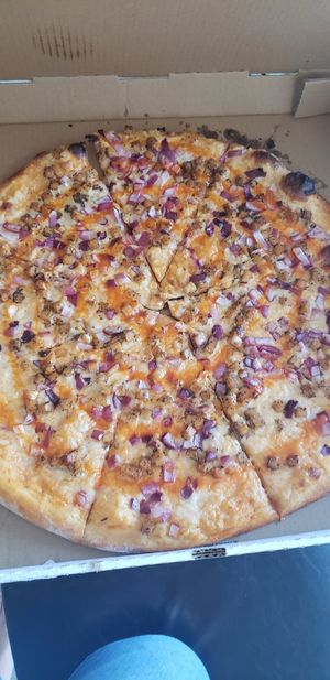 Buffalo chik'n pizza at Troy's Italian Kitchen in Arlington