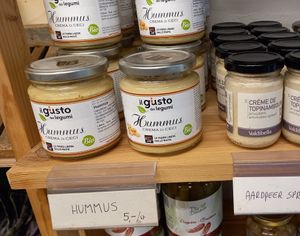 hummus at Lousbergmarkt in Ghent