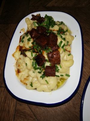 Mac n cheeze with truffle oil. Indulgent and powsh at The Birds in East London