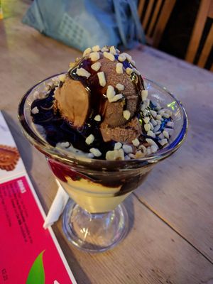 Chocolate hazel nut icecream sundae at Cadwaladers in Cardiff