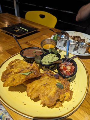 Vegan patacones at Sibu Cafe in Uvita