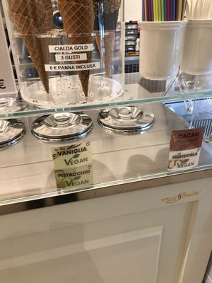 „Milk“ flavors   at Gelateria Ara Macao in Albisola Superiore