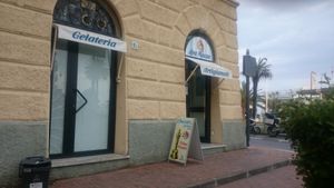 You will find nice icecream there at Gelateria Ara Macao in Albisola Superiore