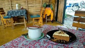 Masala chai with soymilk and carrot cake at Blossom Cafe in Pai