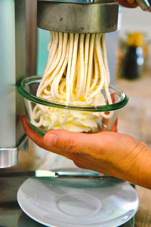 Making of... Spaghettieis at Meine Kleine Eiszeit in Berlin