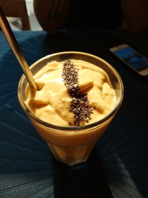 Mango oatshake at Rumah Juliet in Jakarta