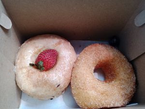 French Toast Cinnamon Doughnut & Cinnamon Sugar Doughnut at Rumah Juliet in Jakarta